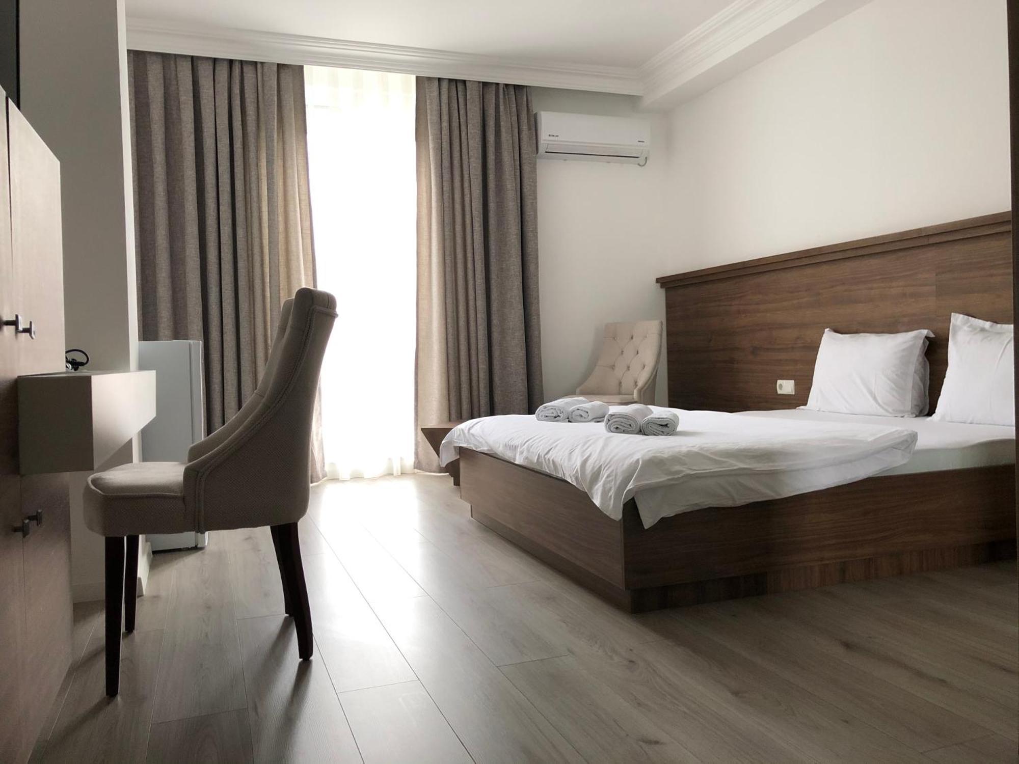 Hotel Dardani Titova Mitrovica Екстериор снимка