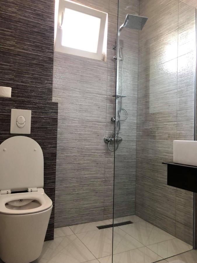 Hotel Dardani Titova Mitrovica Екстериор снимка