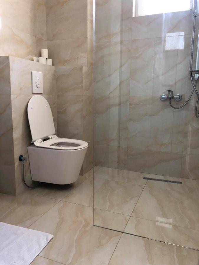 Hotel Dardani Titova Mitrovica Екстериор снимка